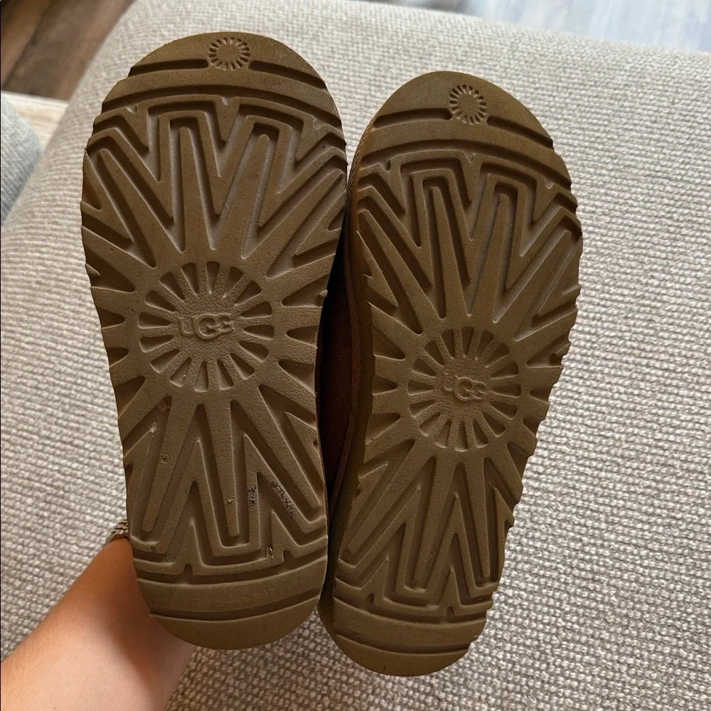 UGG Chestnut Tasman - Picture 2 of 3